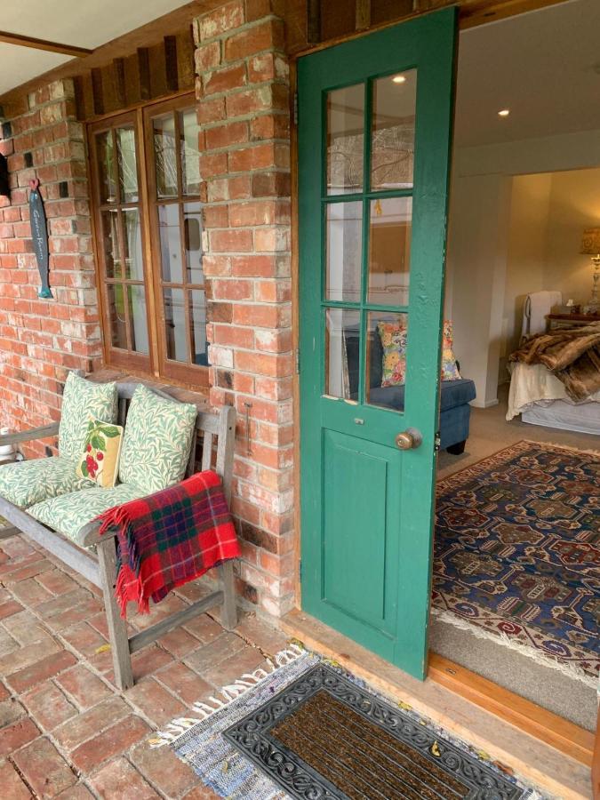 Mill Cottage - boutique accommodation&garden Akaroa Extérieur photo